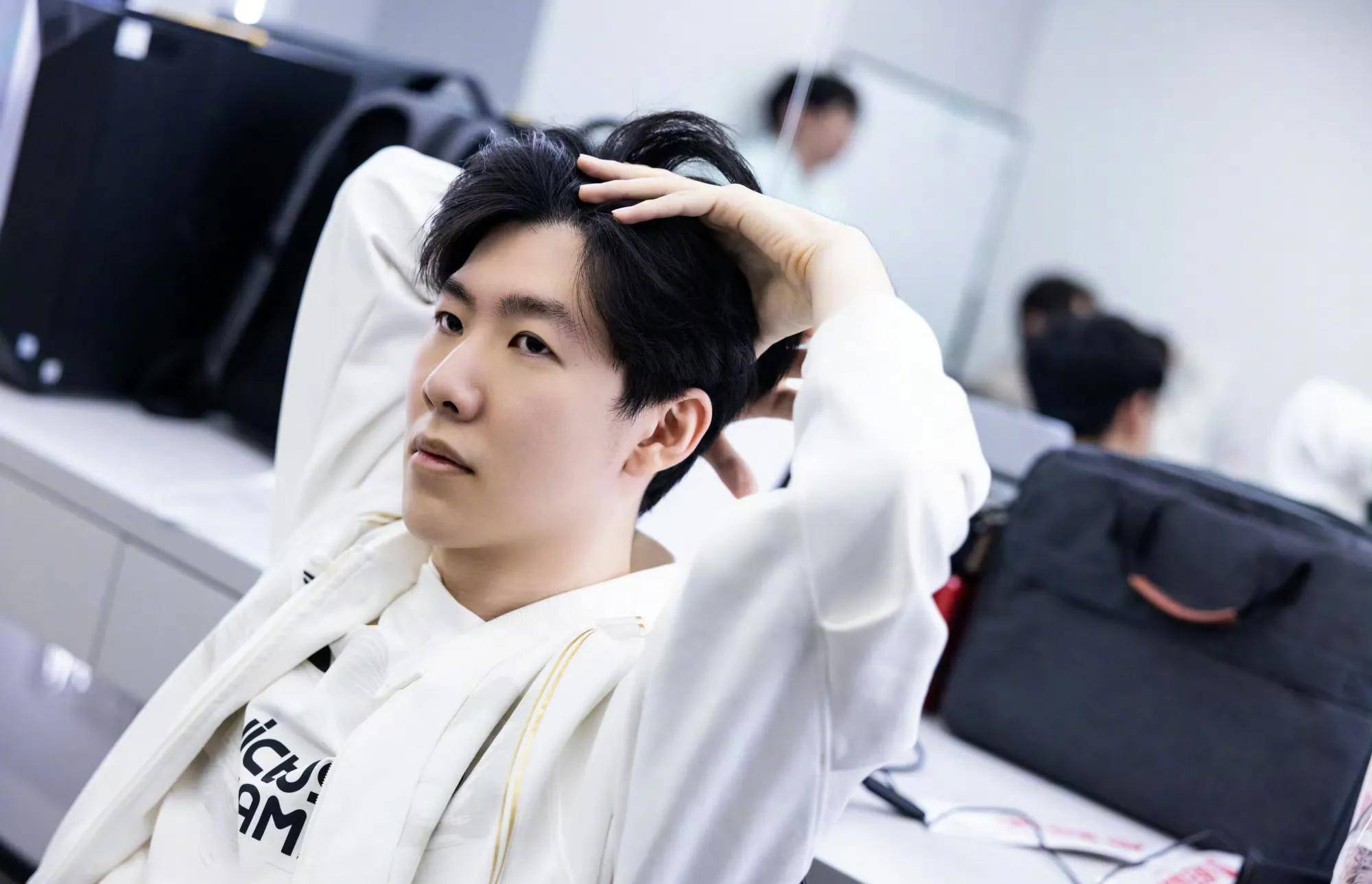 利用足球比 利用足球比